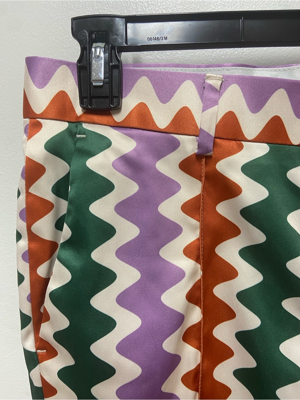 ASOS DESIGN Men’s W32 Colorful Abstract Wavy Print Shorts - Picture 3 of 5